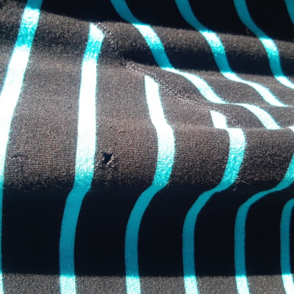 Cable and Gauge Teal striped Geo. Shirt - Picture 4 of 8